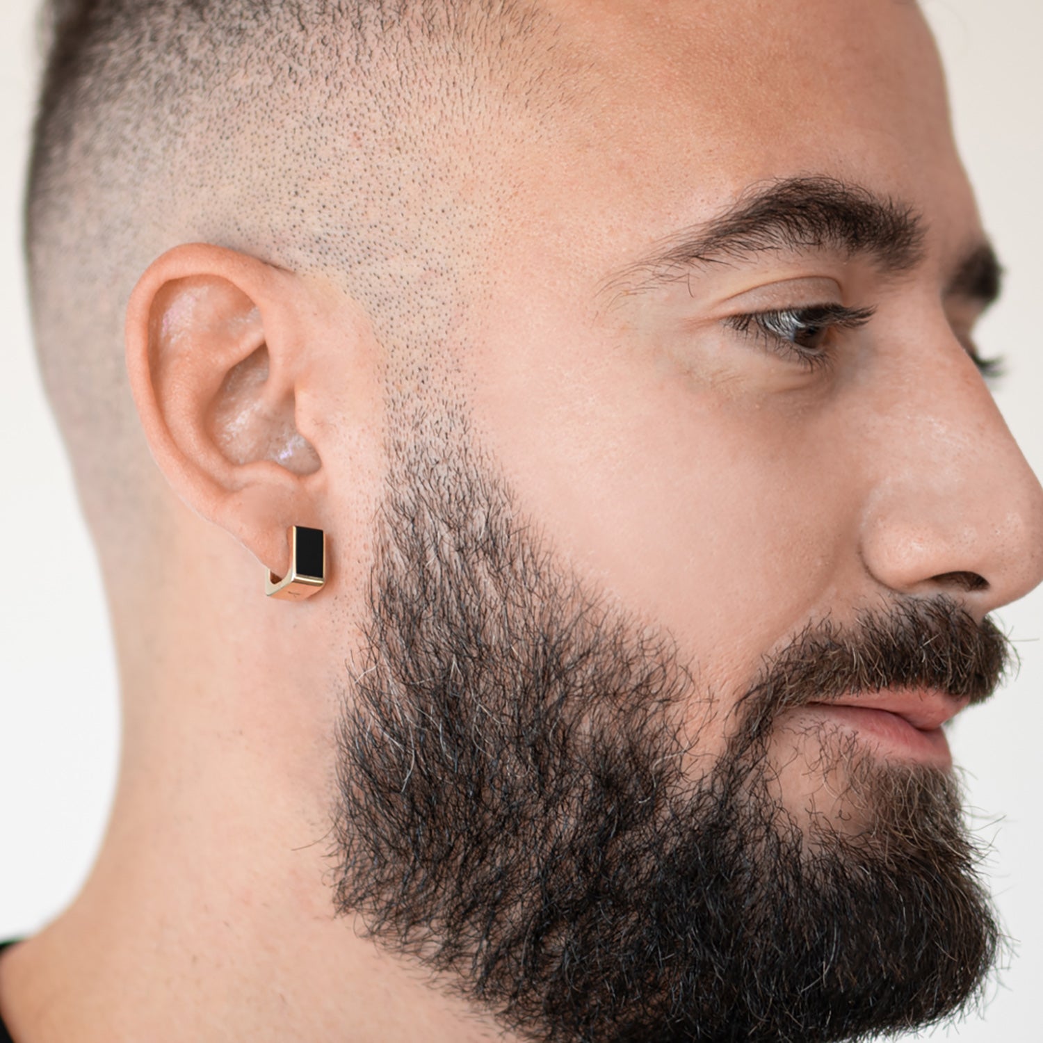 HUG EARRINGS, ONYX