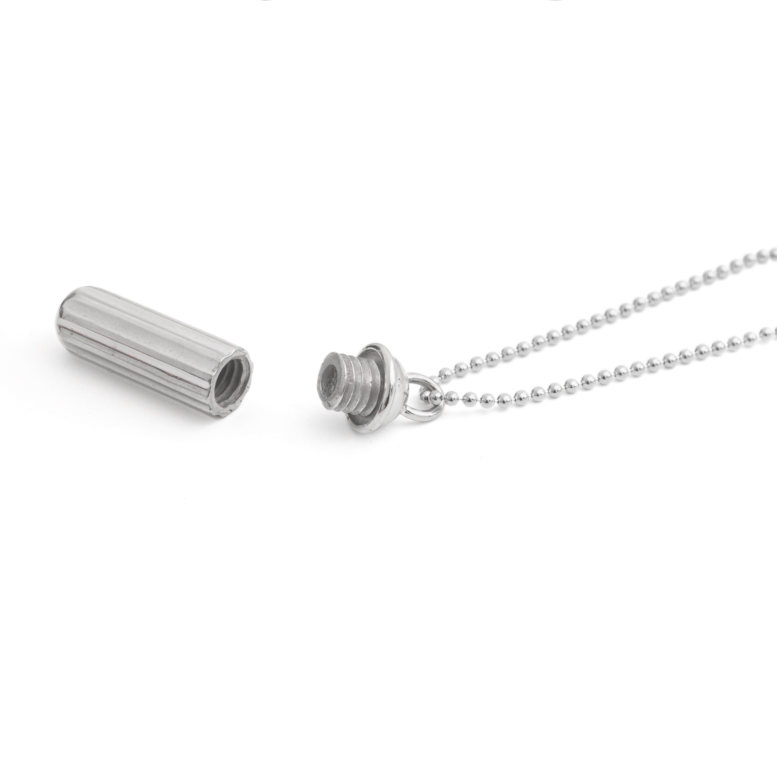 KEEP CLOSE KEEPSAKE PENDANT